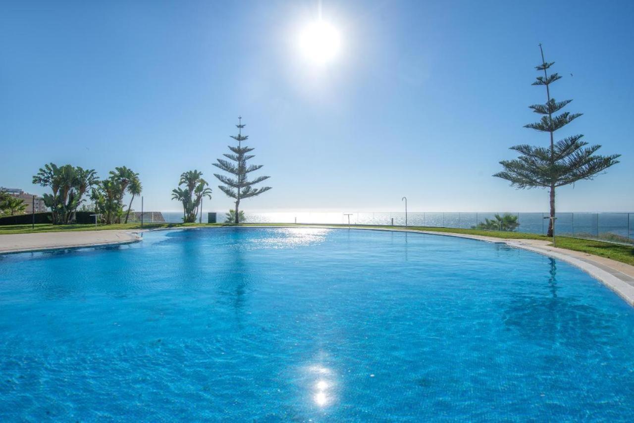 Beach And Pool Holidays At The Grand Coloso Benalmádena Exteriör bild