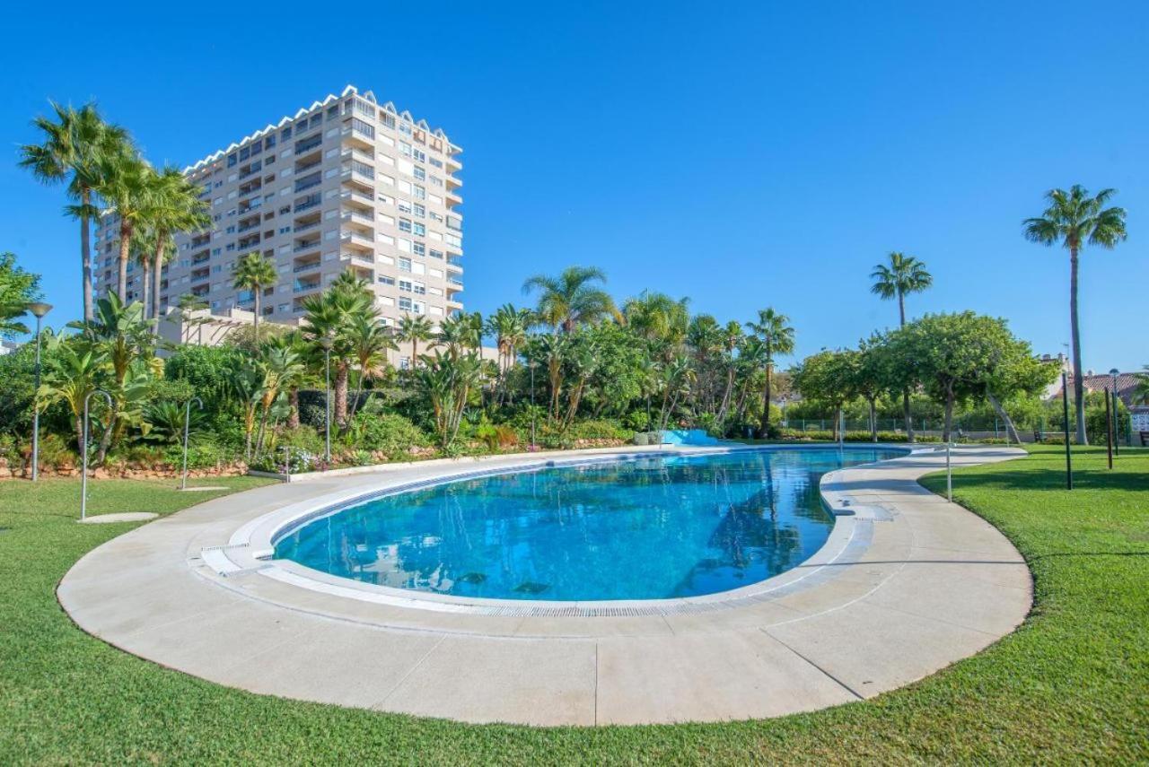 Beach And Pool Holidays At The Grand Coloso Benalmádena Exteriör bild