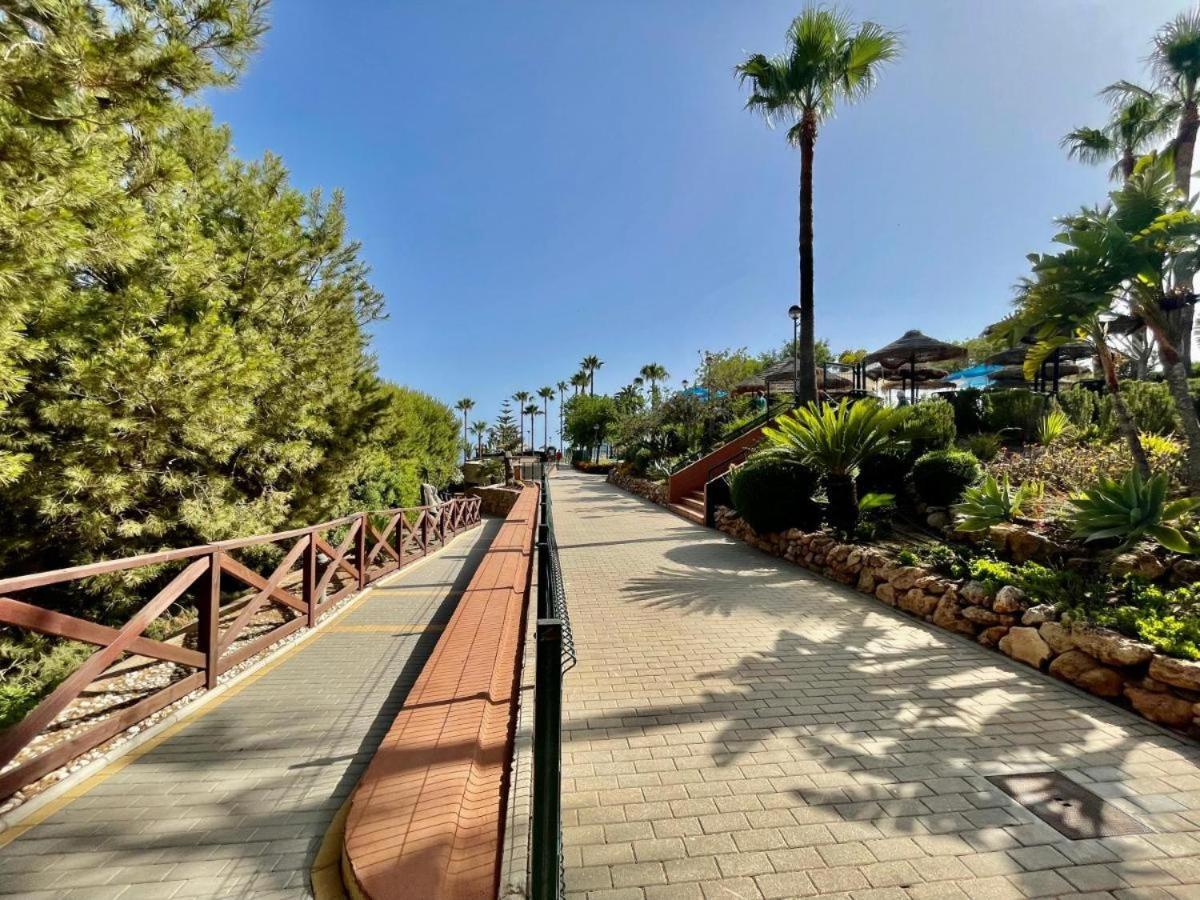 Beach And Pool Holidays At The Grand Coloso Benalmádena Exteriör bild
